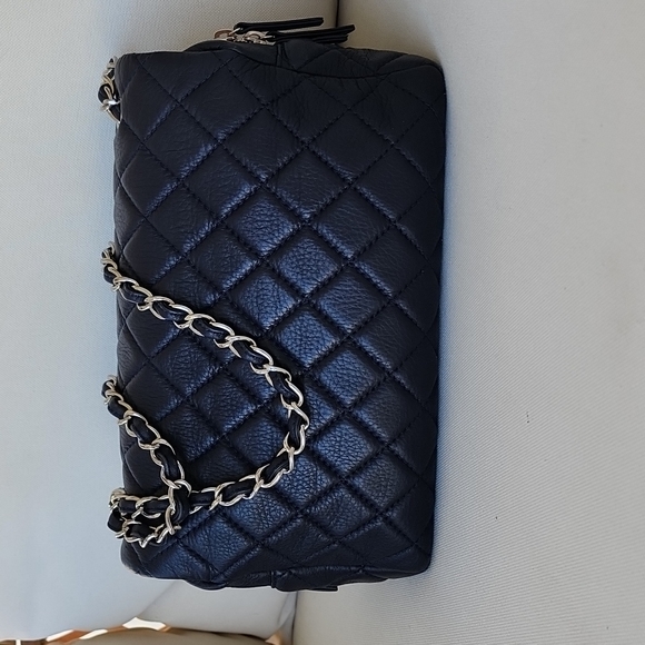TRADED Chanel Easy Jumbo Flap in Lambskin - Picture 2 of 11